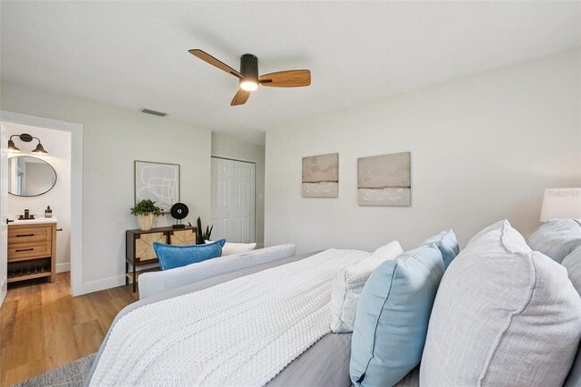 Building Photo - 311 Shore Dr E