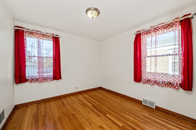 Building Photo - 9222 Lorel Ave