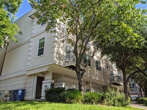 Building Photo - 1719 Mary St