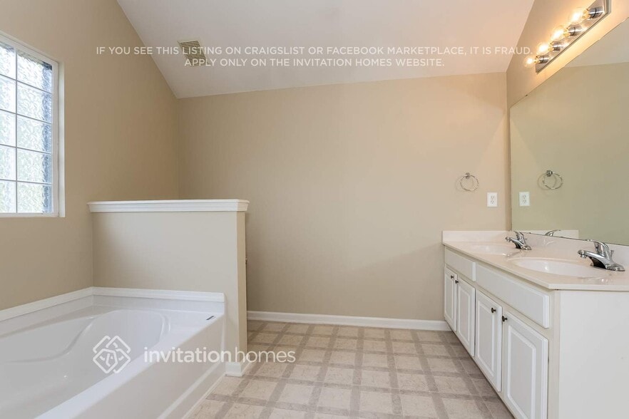 Building Photo - 7107 Fox Point Dr