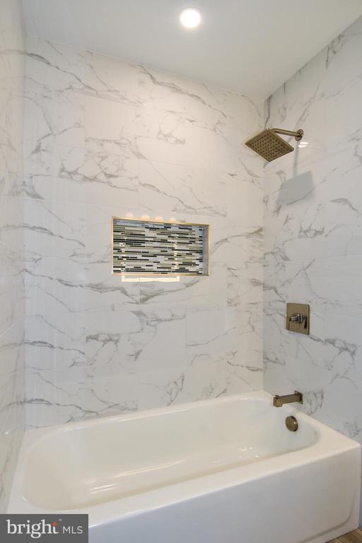 Building Photo - 5987 Edgehill Ct