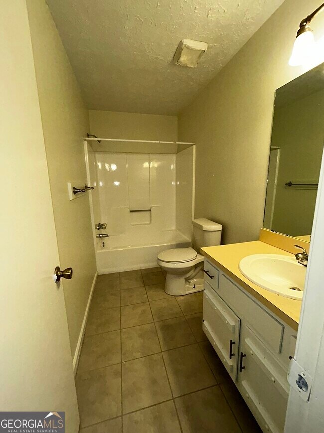 Building Photo - 155 Fay Dr