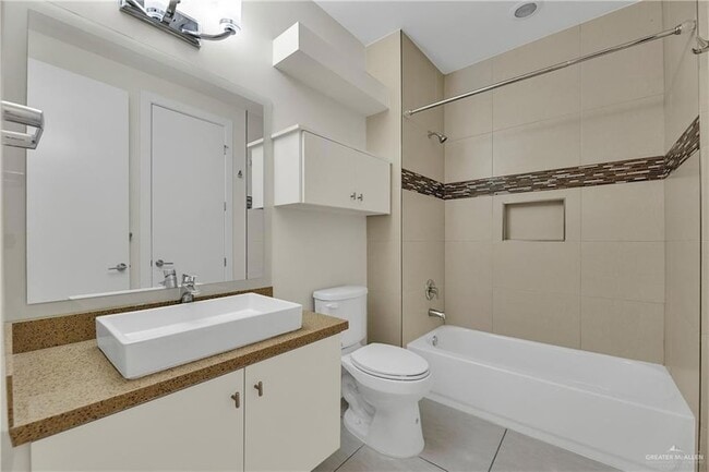 Building Photo - 1441 Ozark Ave