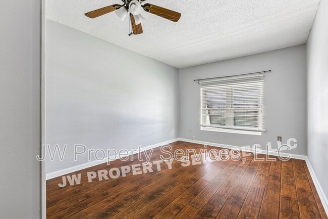 Building Photo - 2749 Varnado St