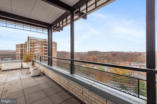 Building Photo - 10401 Grosvenor Pl