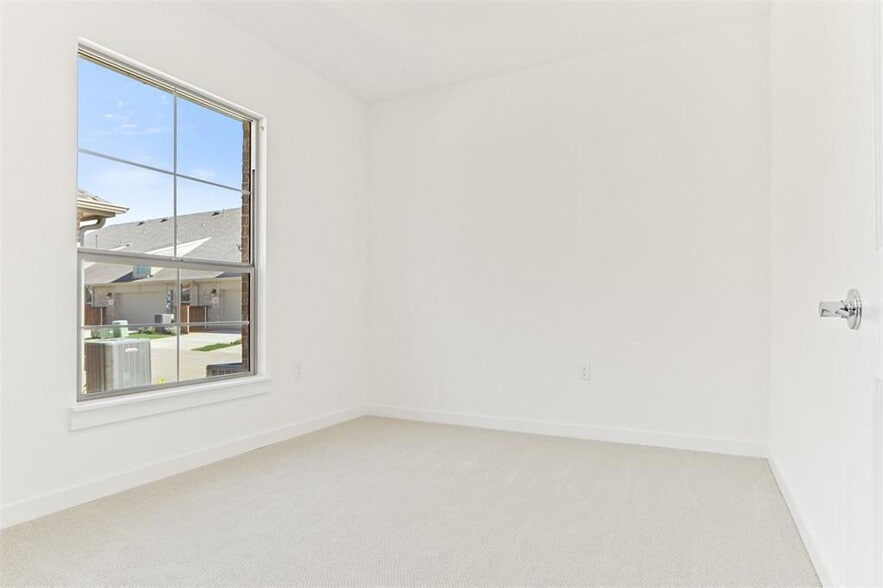 Building Photo - 2621 Chablis Dr