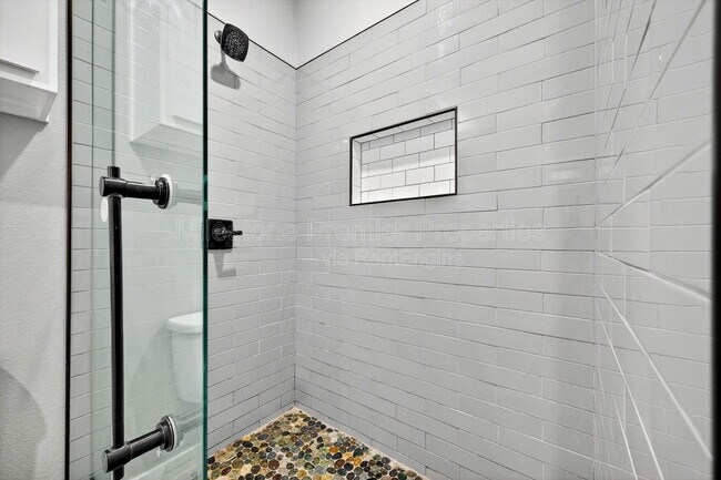 Building Photo - 1501 S 7th Ave