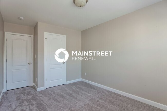 Building Photo - 3 Bedroom Pet-Friendly Home in Huntersville, NC with Main Street Renewal