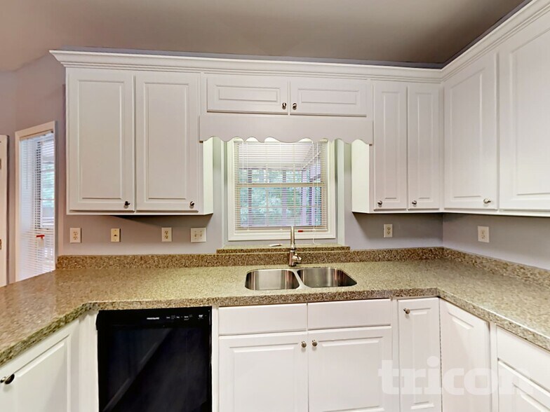 Building Photo - 9747 Whitetail Rd