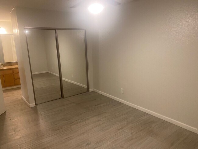 Building Photo - Santa Ana Junior 1 Bedroom 1 Bath Condo - Ground Floor - Gated - Pool/Spa