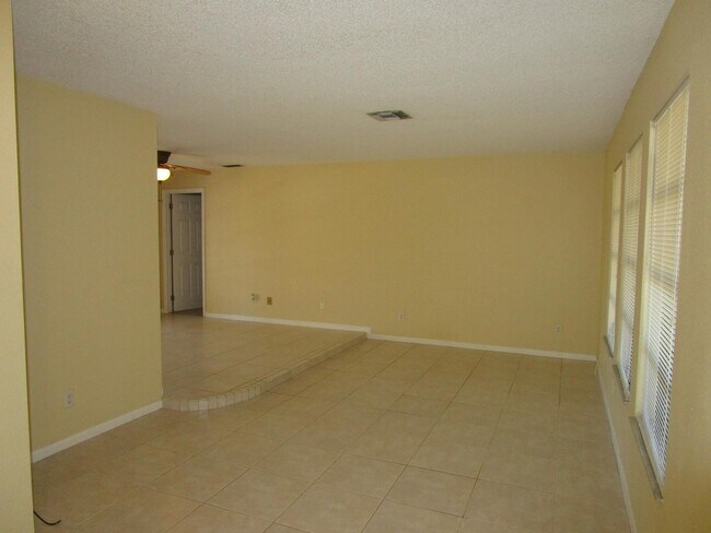 Building Photo - 1814 SE 4th St