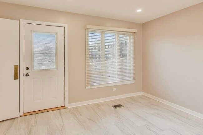 Building Photo - 475 Laurel Ave