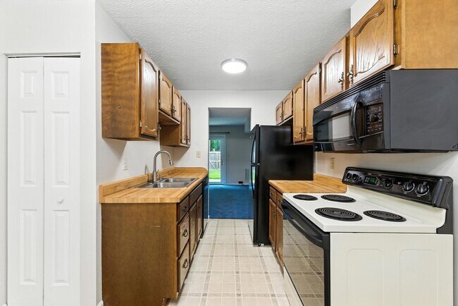 Building Photo - 39 Oneonta Drive Newport News VA 23602