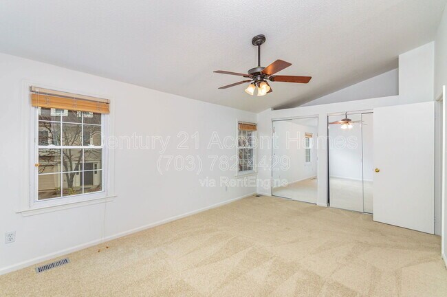 Building Photo - 29 S Floyd St