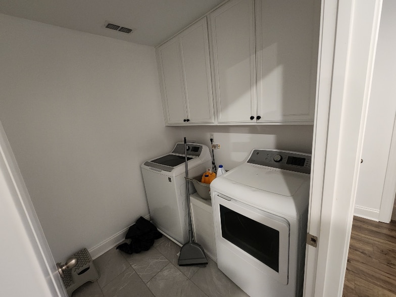 Building Photo - 9252 Thomason Trail