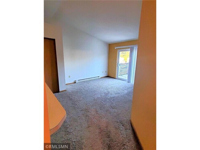 Building Photo - 560-580 Spring St