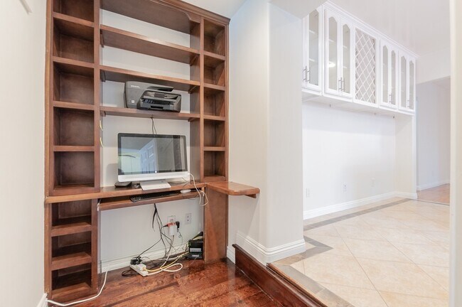 Building Photo - Beautiful 3 bedroom 2 bath with Central AC