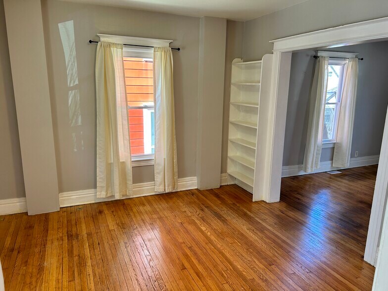 Building Photo - 16 Goebel Place