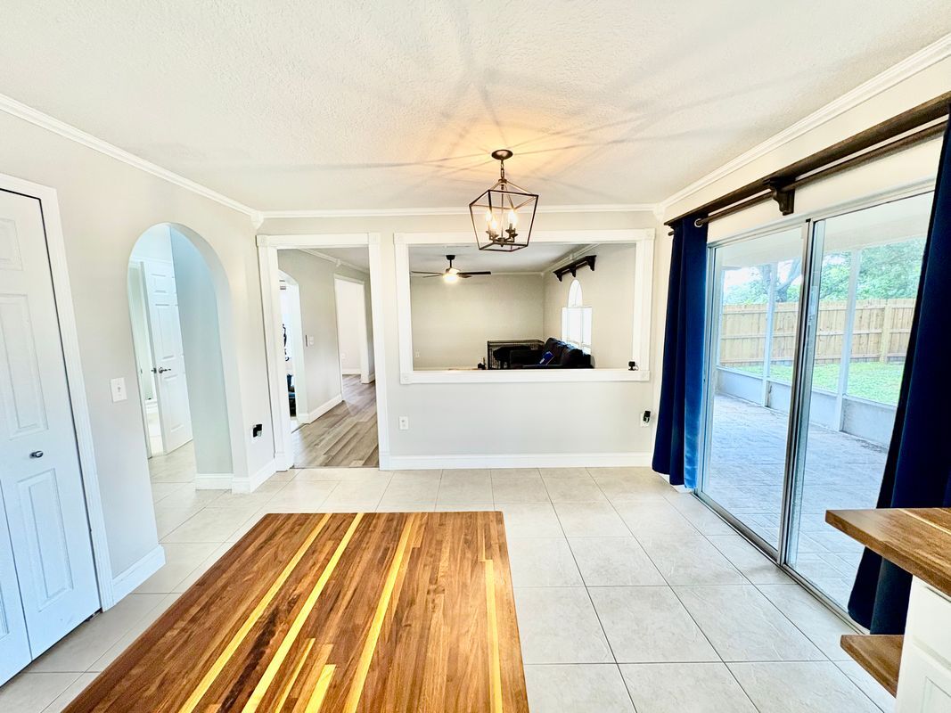 Building Photo - 2015 Canopy Dr