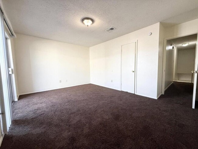 Building Photo - 1620 Newport Pl