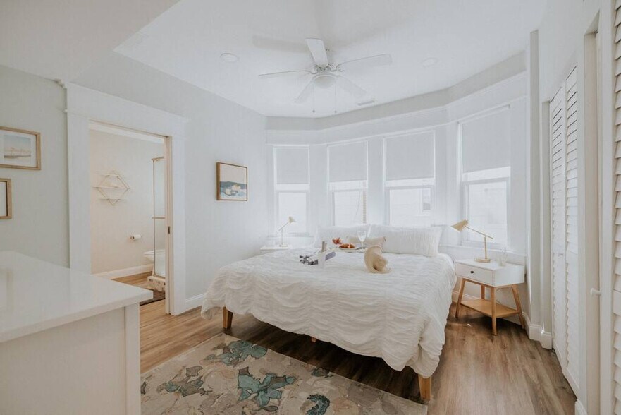 Building Photo - 3 S Surrey Ave