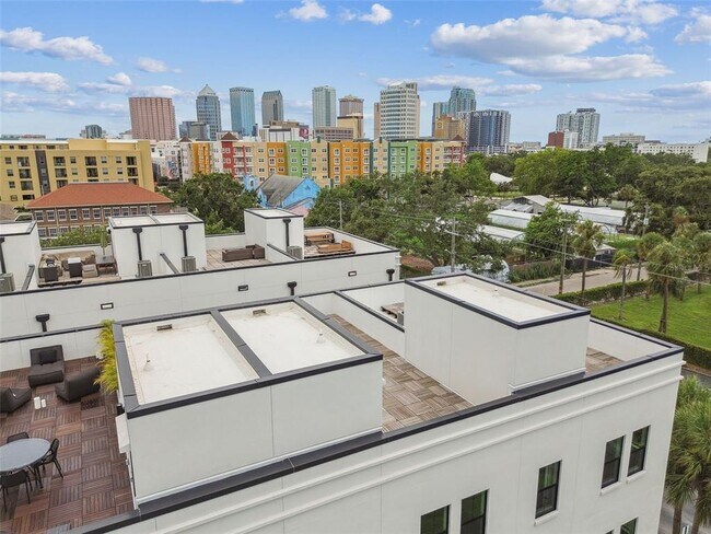 Building Photo - 1218 E Kay St