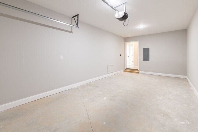 Building Photo - Maryville 37804 - Beautiful Maryville City home for rent! 4 bedroom, 2 bath home - Call Jeremy Lo...