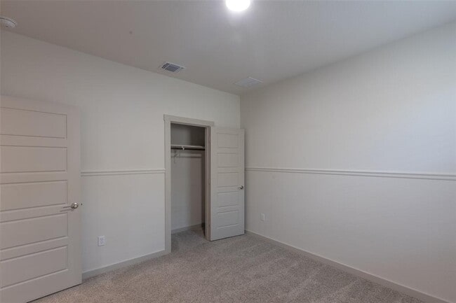 Building Photo - 2913 Louris Ln