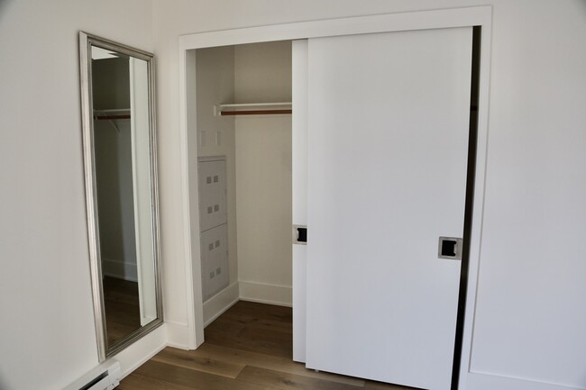 Building Photo - 1075 Market St