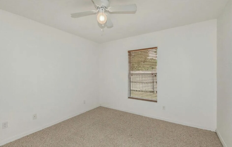Building Photo - 2131 N Pine Cone Ave