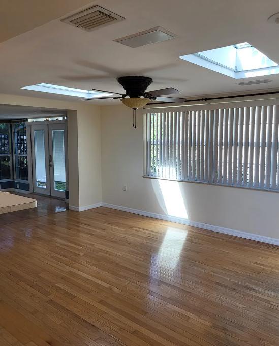 Building Photo - 5439 Portola Ave