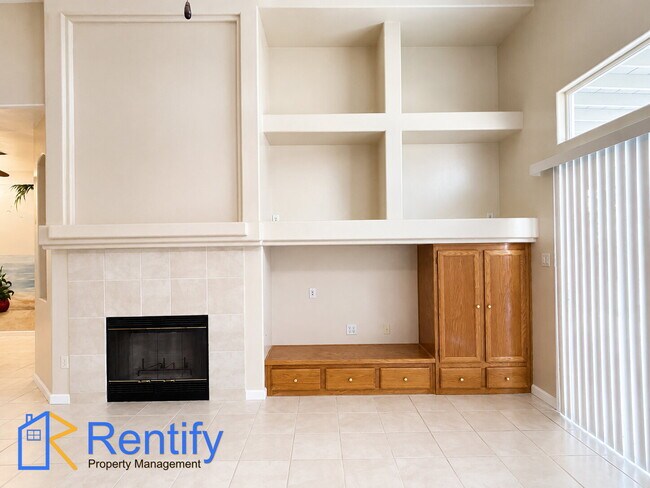 Building Photo - Charming Seven Oaks Home - 4Bed, 2Bath - Gardener Included!