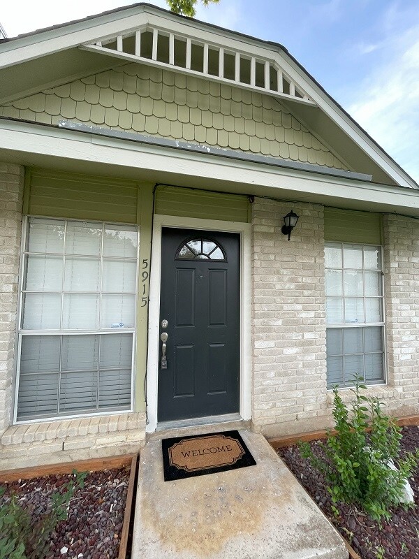 Building Photo - 5915 Misty Glen