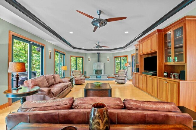 Building Photo - Luxurious 5-Bed Sanctuary with Scenic View...