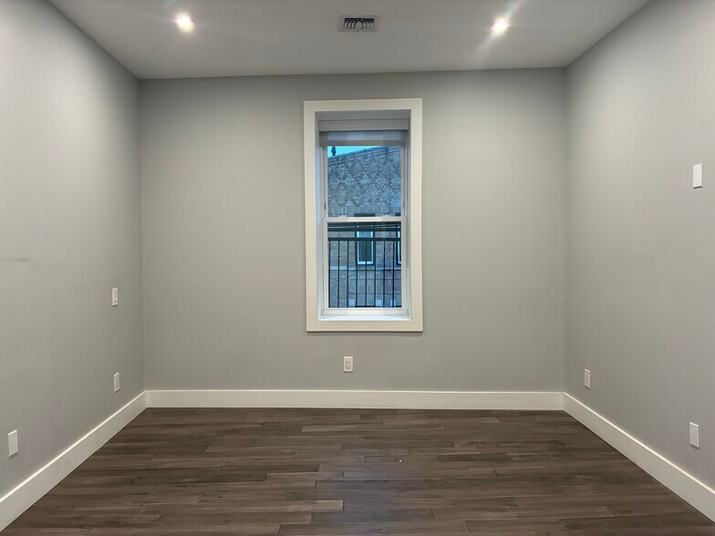 Bedroom #2 - 100 Oak St