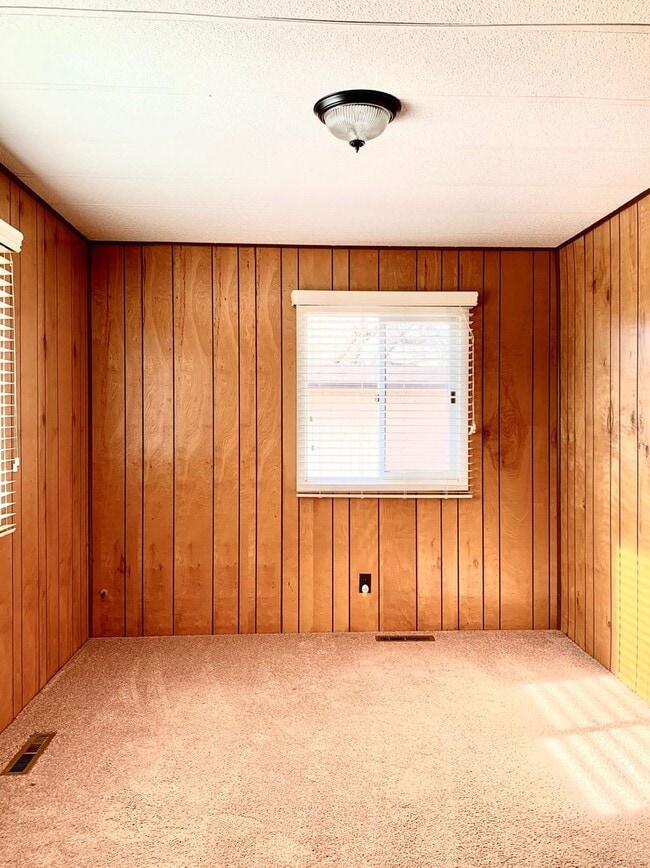 Building Photo - Beautiful Mountain Views, Minutes From I-25!