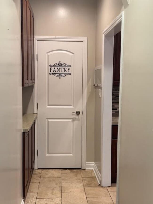 Building Photo - Modern 3 Bed, 2 Bath home