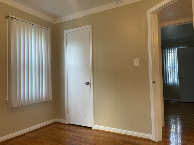 Building Photo - 6904 Norborne Ave