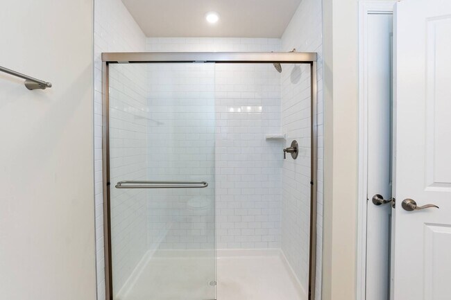 Building Photo - Three Bedroom Home