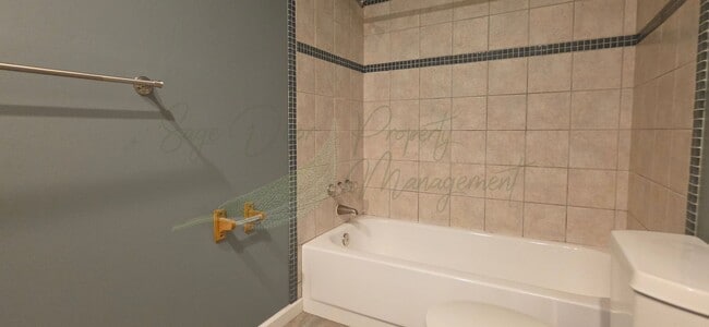 Building Photo - 13944 S Raintree Dr