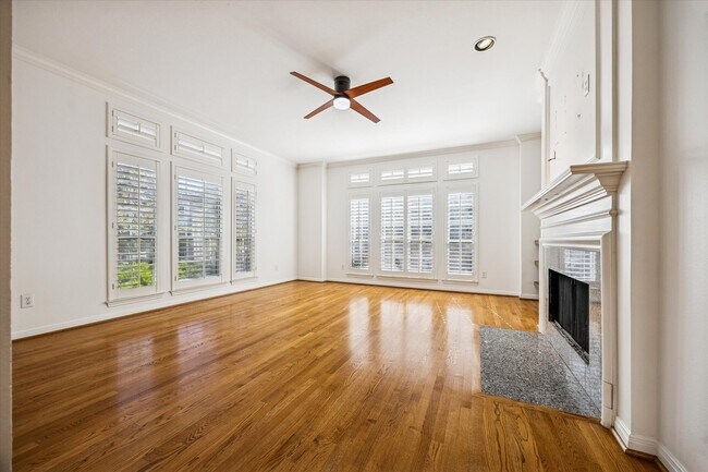 Building Photo - 205 Dennis St