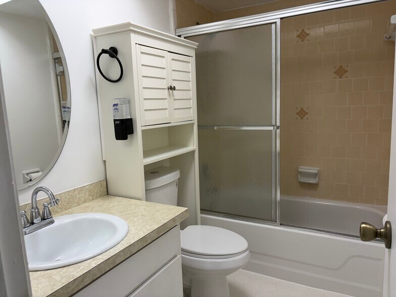 Building Photo - 405 E San Sebastian Ct