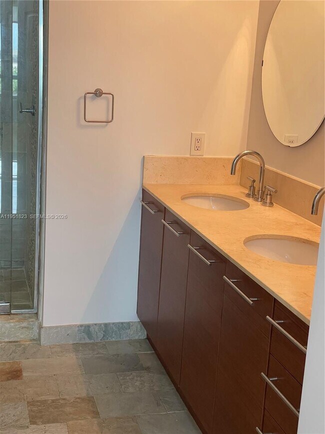 Building Photo - 2641 N Flamingo Rd