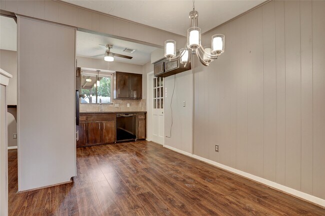 Building Photo - 9631 Fairdale Ln
