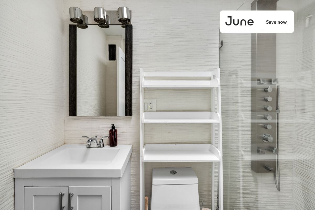 Building Photo - 345 E 21st St