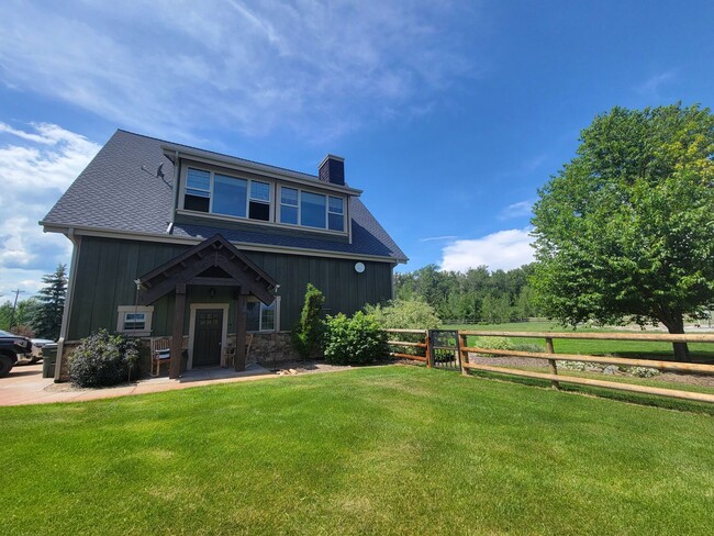 Building Photo - Kalispell Home with stunning mountain views