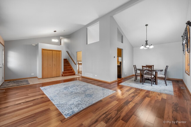 Building Photo - 2083 Maplewood Cir