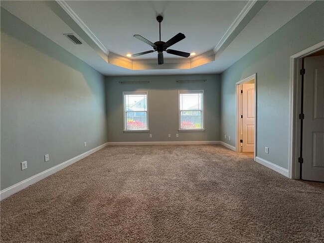 Building Photo - 9923 Summer Woods Cir N