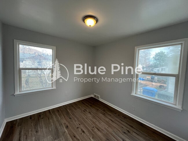 Building Photo - 1322 S 4th Ave