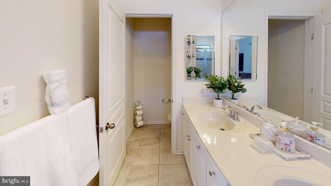 Building Photo - 2517 Francis Ln